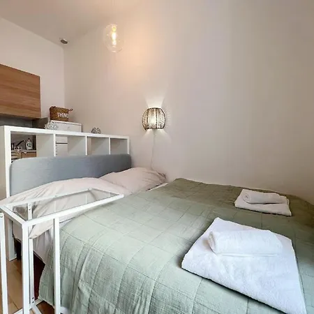 Lägenhet Tyrsova Design *